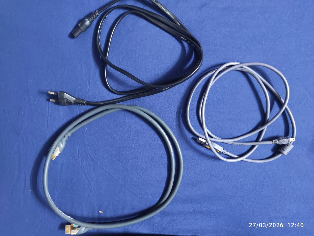 السلام عليكم من رخصة الادمن #بلي_ستيشن3 نظام الهين مهكر نظيف كلش مستخدم ومحافظ عليه وكامل ملحقات يدات 2 مع واير تشغيل .واير hd. واير شحن يدات والعاب كلش قويه وياه تقريبا 10 كما موضح بالصور السعر 120 الف الشراي يتواصل وياي مكاني بغداد البلديات للتواصل موجود خاص او على الرقم *********** واتساب هم موجود بهذا الرقم
