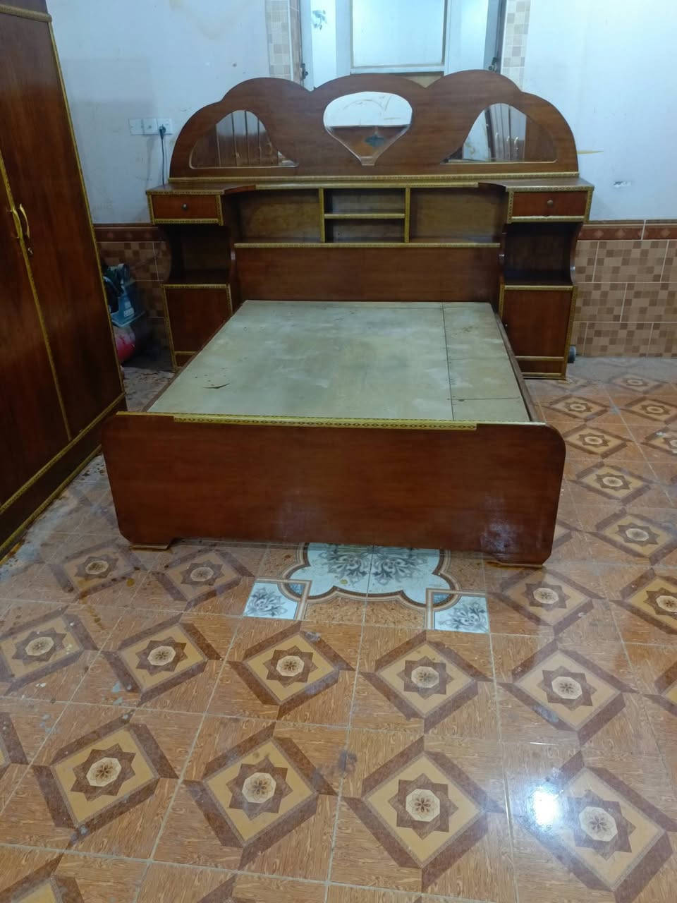 للبيع غرفه نوم صاج عراقي حطاطه
السعر 525 وبيه مجال كامله يدات وقفاله للتواصل خاص او عل الرقم ***********
متوفر واتس اب📞📲 العنوان الكرابله شارع مدرسه العروبه قرب المعارض
