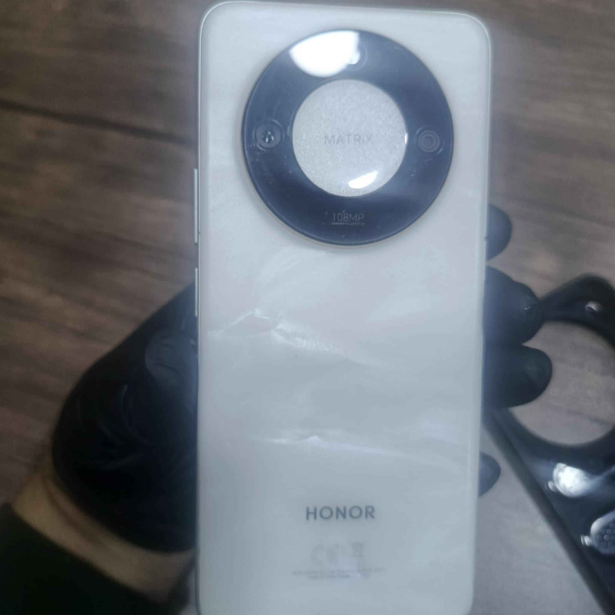 للبيع هونر HONOR X9c Smart  جهاز كامرة شكل  نوبة تشتغل نوبة لاع  ذاكرة ٢٦٥ عشواية ١٢  كامرة خلفية وكفة لو شريط فالت
شوي ممتخطخ شاصي
السعر قفل ١٧٥ بدون ملحقات
بس كفر لزكة
عنوني كريعات ***********
