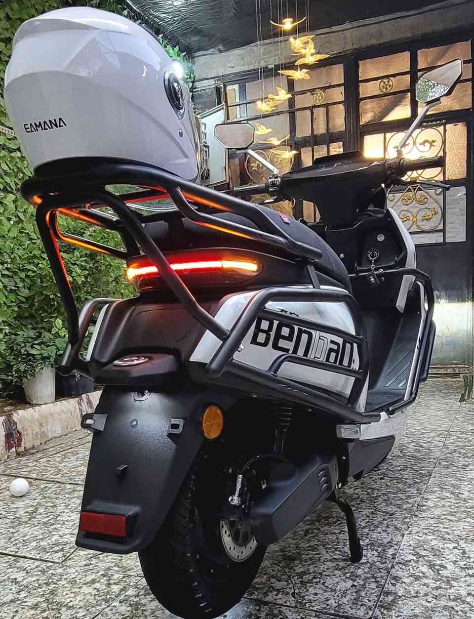 السلام عليكم..دراجه BEnbdO..وكالة تيسلا...سرعه 85k...الحجم 2500w..البطاريات العدد _6_ كرافين مسطره ...تمشيك 70 kكيلو بل شحنه الواحده..نظام _APS_ أمامي خلفي..نظام صعود المنحدرات..عدد التحويلات 1_2_3_S_سبورت ..ونمرة ال_R_...شاحنه اصليه وكاله..تدعم الشحن السريع والأيقاف الذاتي عند امتلاء البطاريات...السعر (900) قفل ...مكاني بغداد الشعب قرب محكمة الشعب الجديده على الشارع العام الشراي يتصل...***********..واتساب موجود
