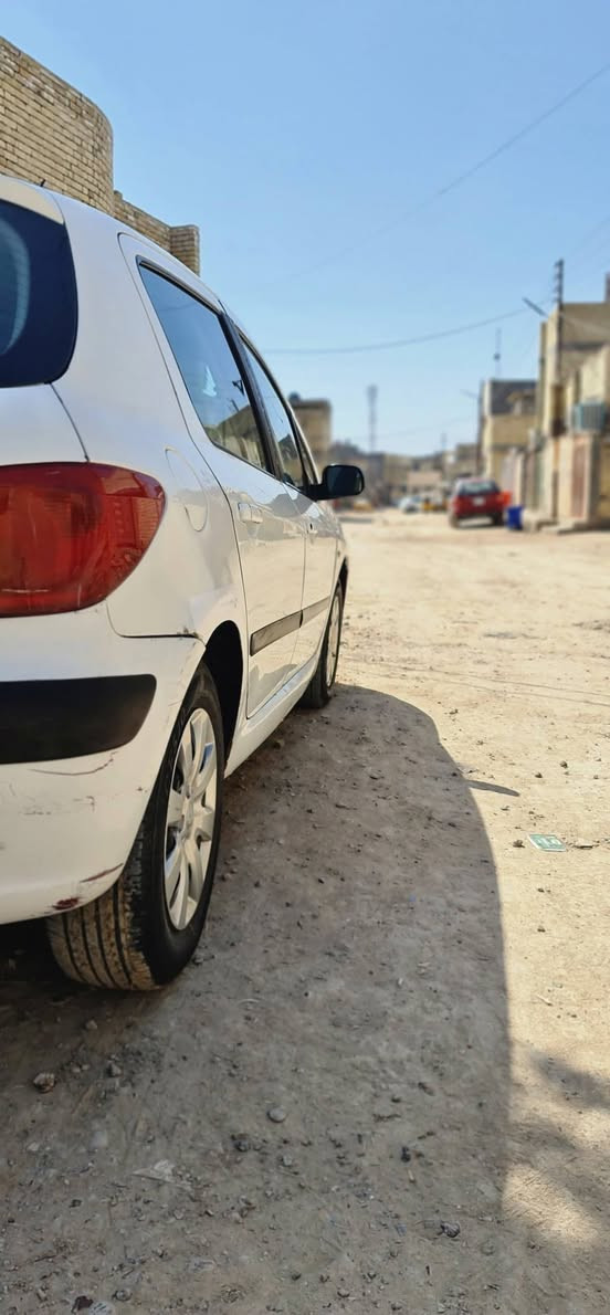 السلام عليكم بيجو 307 موديل 2004
اللون ابيض
السياره عليهه ادامه كامله من كل النواحي كير محرك
 منضومة تبريد  
تخم تاير جديد 
حداديه جديده 
عبوة فيت جديده 
مكفوله من الصبغ عدا ربع البنيد 
السياره جديده بمعناه الكلمه 
سعرها 52 وبيهه مجال بسيط
عنوان السياره  بغداد مكلف بلنشر 
للتواصل ***********
