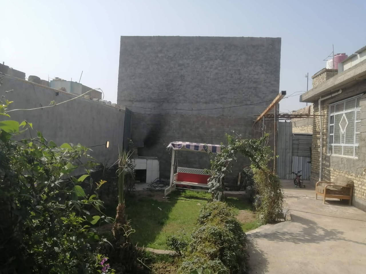 للبيع بيت في ركيه وفاضل   اخوان نزلت من سعره القديم .السعر ١٧٥وبي مجال قليل البيت من داخل كامل فول 
 نهاية شارع ٣٠ شارع المسبح
طابو ٢٥
المساحة الكلية ٤٠٥ متر.. البناء ٢٠٠.
يحتوي على
١.غرفة ٦ب٥
٢.غرفة ٥ب٥
٣.غرفة جلوس ٥ب٥
٤.حولي ٥ب٤
٥.مطبخ ٤ب٤
٦.حمام ٢ب٢.٥
٧.استقبال ٨ ب٥
***********تصال 
***********وتساب 
***********وتساب وتصال
