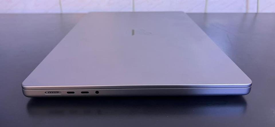 MacBook Pro M1 Max 16” 
Ram : 32 
SSD : 500 
Battery: 89 | Cycle 70
صحة البطارية تنزل حسب طريقة التعامل مع الماك
Price : 2.075.000
بيع فقط لا يوجد مراوس
***********

