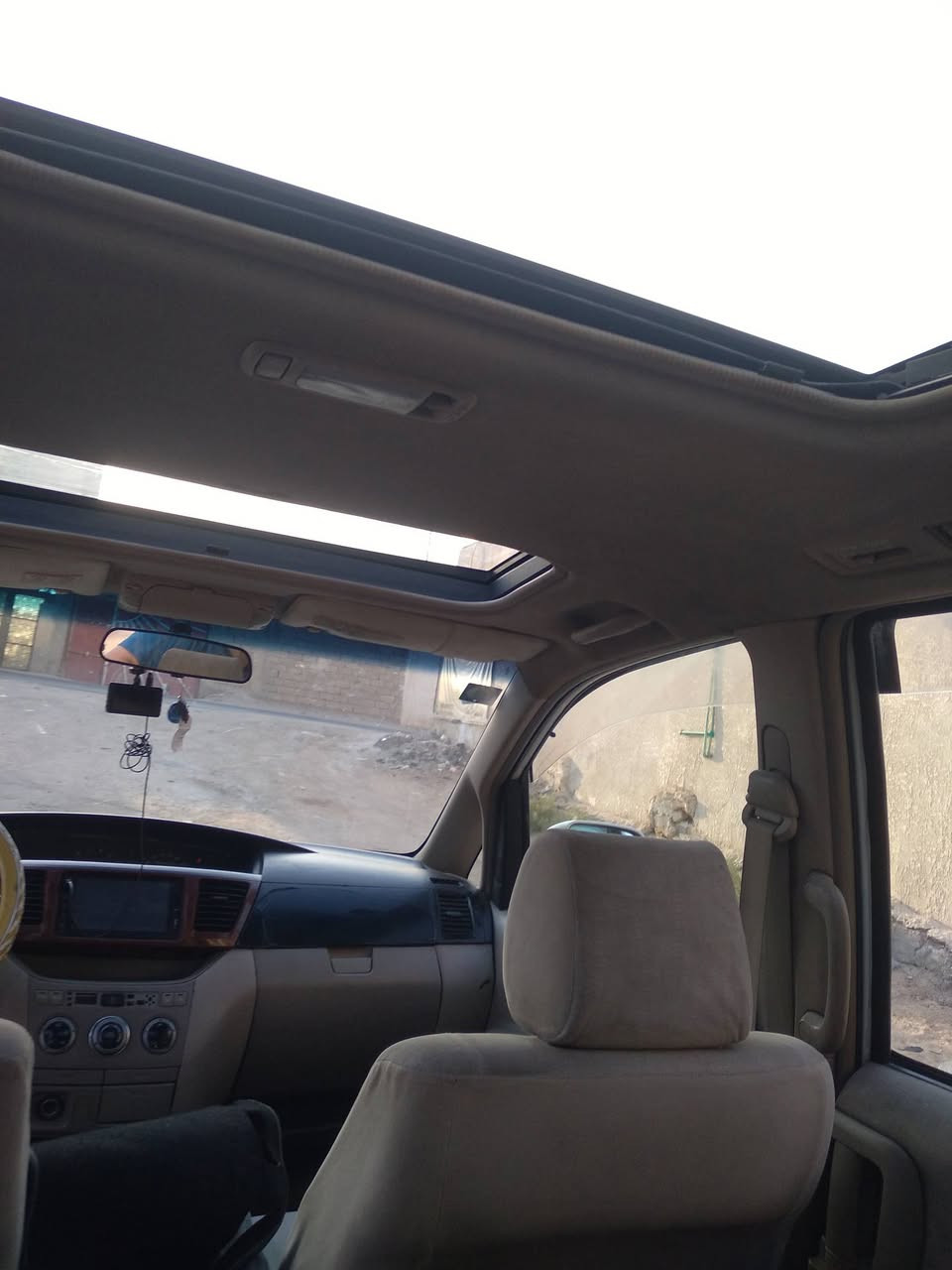 السلام عليكم 
سياره تيوتيا نوها (TOYOTA NOAH)السياره بدون ضربه وصبغ كفاله مكينه كير حداديه طخم تاير تبريد كله شغال سنويه جديده تنتهي سنه 31رقم انكليزي دولي للبيع او مراوس ب سياره صالون 
السعر 87ورقه 
الرقم:***********
