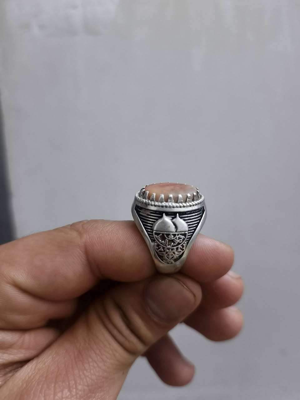 السلام وعليكم شباب عقيق يماني اصلي قيم باليرضي الله وتدلل *********** متواجد واتساب
