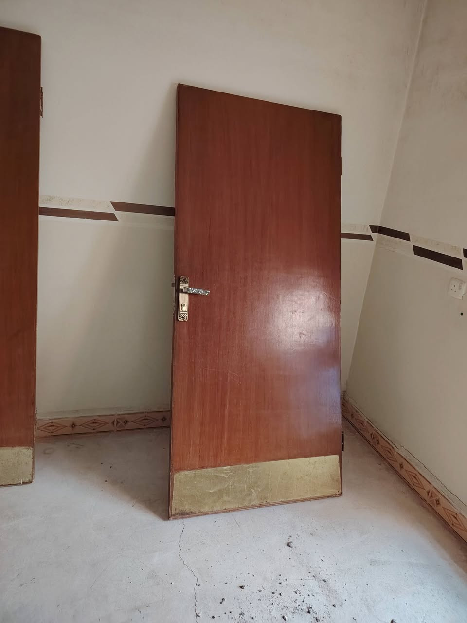 بوب للبيع العدد 5 هنه وجرجوباتهن الاتصال على الرقم ***********
