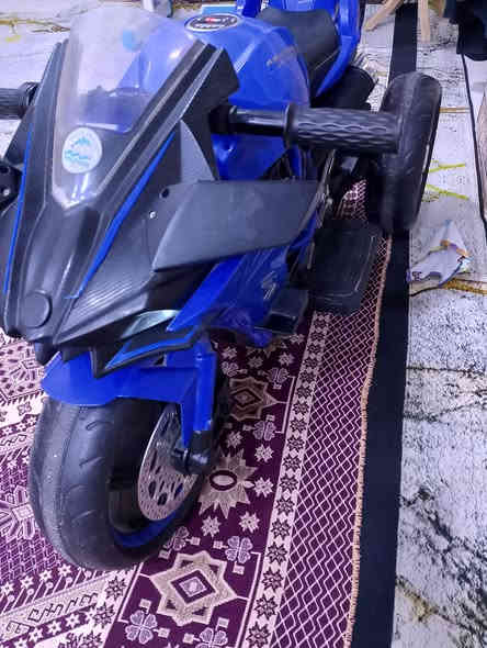 دراجه اطفال للبيع جديده وشغاله سعر 80 بيهه مجال قليل مكان حي ميسان استفسار ***********
