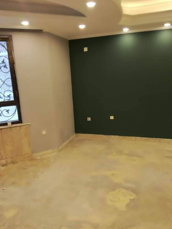 سعر المتر 3الف دينار  بشكل الصبغ وتصليح الرطوبه ***********
وعمل ورق جدران سعر عمل الروله 15الف
