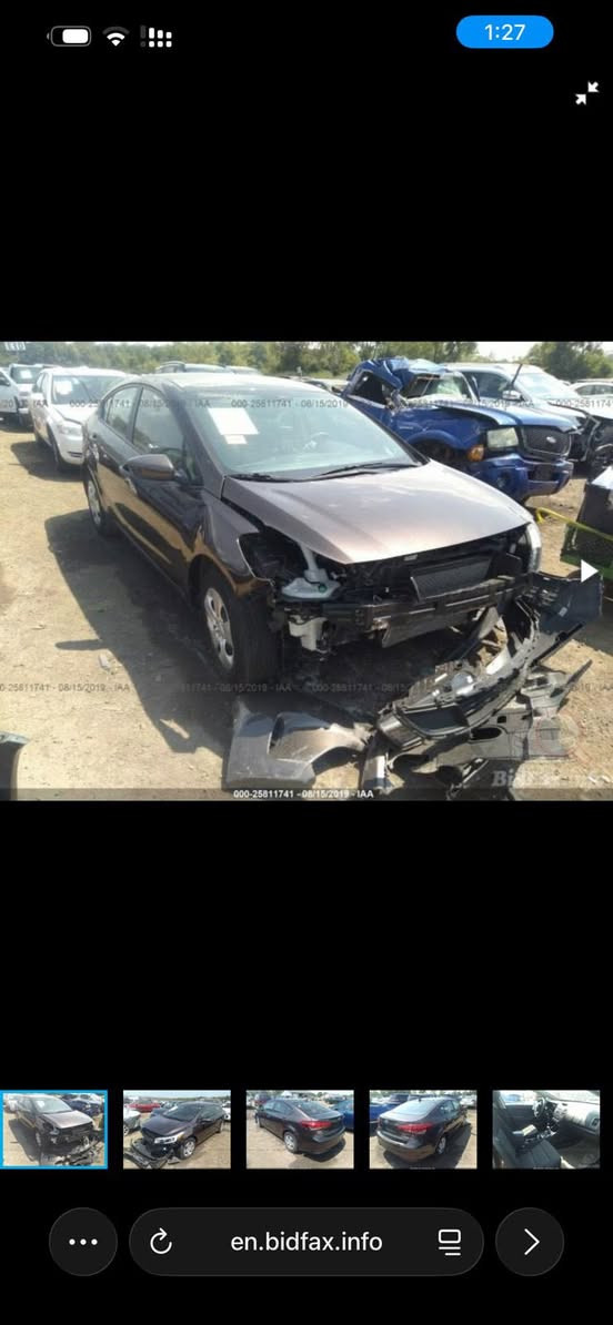 السلام عليكم 
فورتي 2018 للبيع حادثهة بالصور موجود 
سيارة جديدة استخدام شخصي اي نقص مبيهة كير محرك  حدادية خير من الله سنوية لل29 سيارة باسمي تحويل ثاني يوم
السعر 120 وبيهة مجال مكاني الزعفرانية اربع شوارع 
***********
