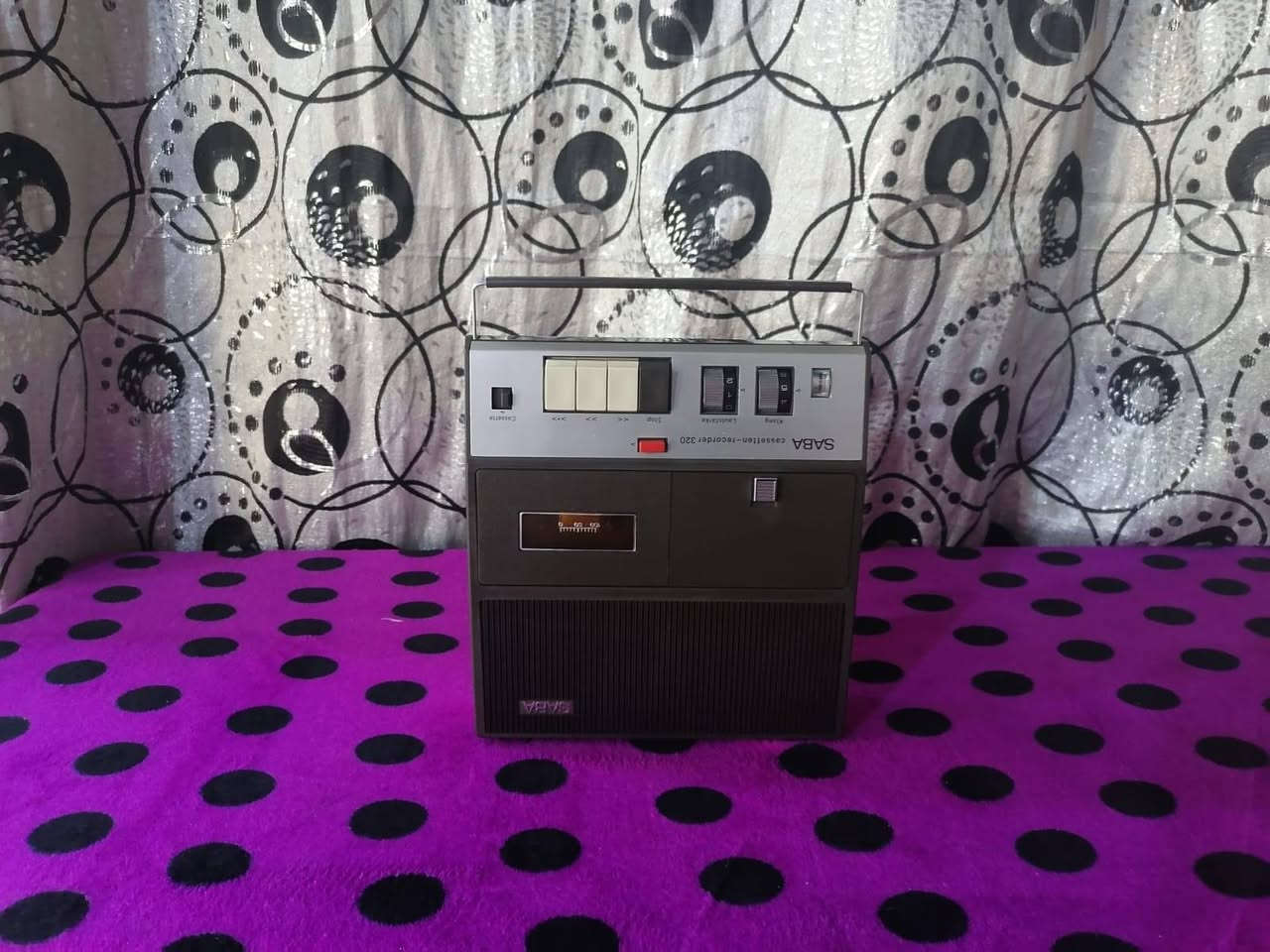 سلام عليكم للبيع مسجل من شركة سابا الالمانيه جهاز جديد بدون عيوب او تصليح مع الحقيبه جلد يشتغل بطاريات وكهرباء 220 
السعر 85 الف مكاني ناصريه المركز لايوجد توصيل للاستفسار المراسله عالخاص وشكرا


**إذا كنت صاحب هذا الإعلان وتريد حذفه لأي سبب، رجاءا أرسل رسالة إلى الدعم الفني**