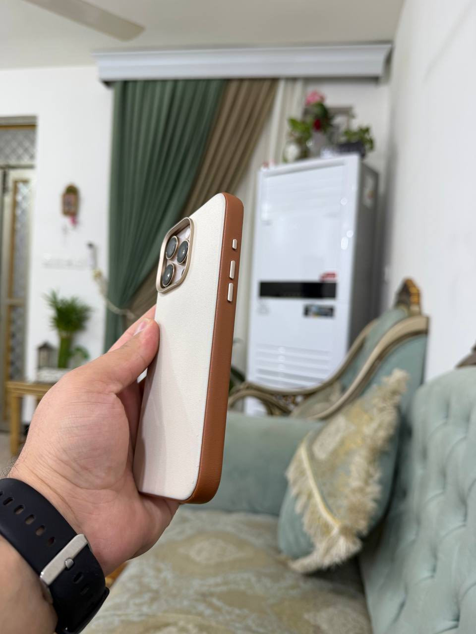 - السلام عليكم 
- 16 برو ماكس ذاكرة 256
- بطارية 100% مشحون 130 مرة فقط
- كارتون كامل وياه ، 1400 وبي مجال بسيط 💐

***********
