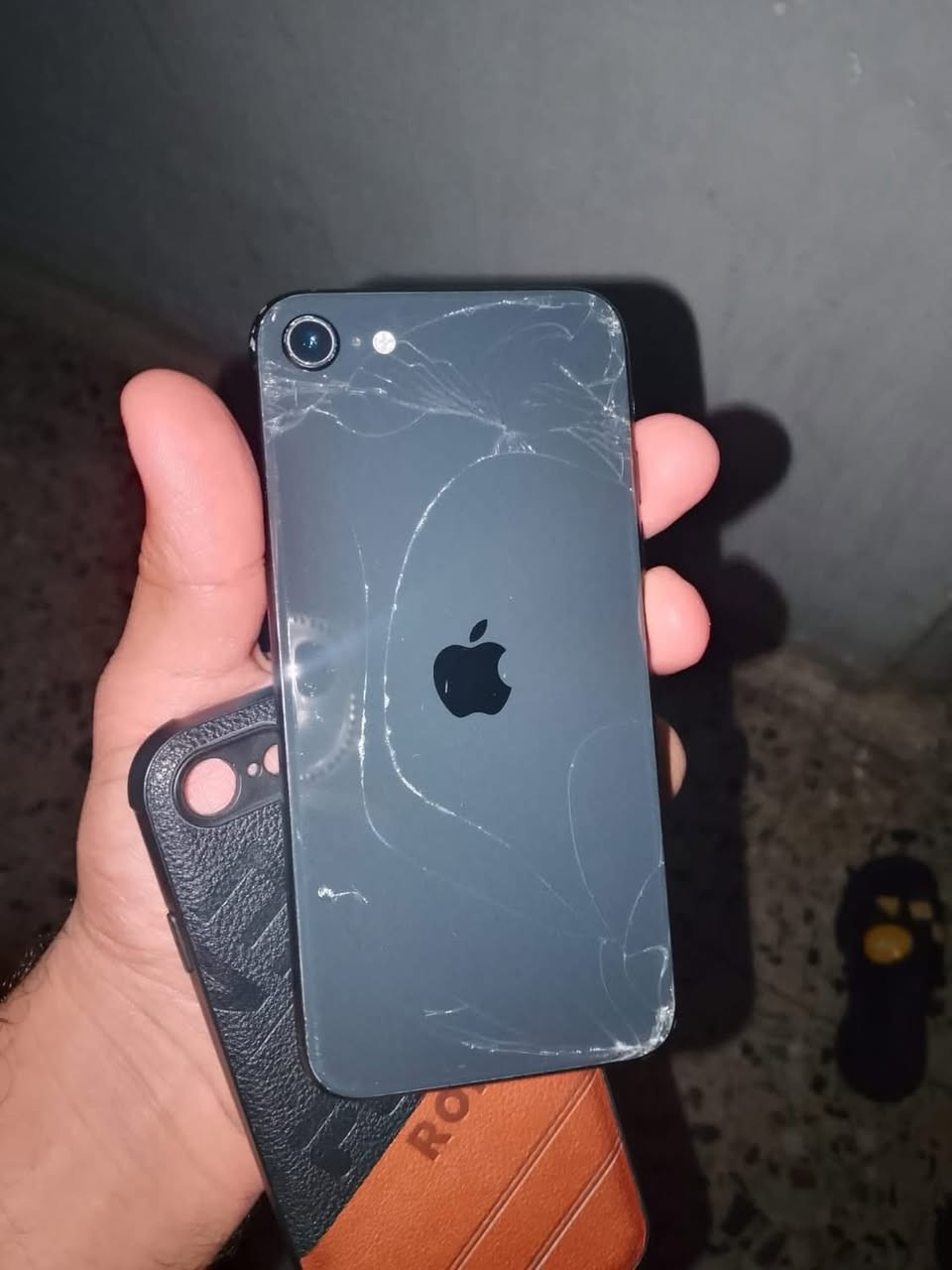 سلام عليكم شباب عندي جهاز إس آي محدث تحديث أوس ٢٦جهاز بس ضهر بلادي مامفتوح بطاريه٨٦مراوس حتا لو أنطي فرق مكاني بغداد هاذا رقمي***********
