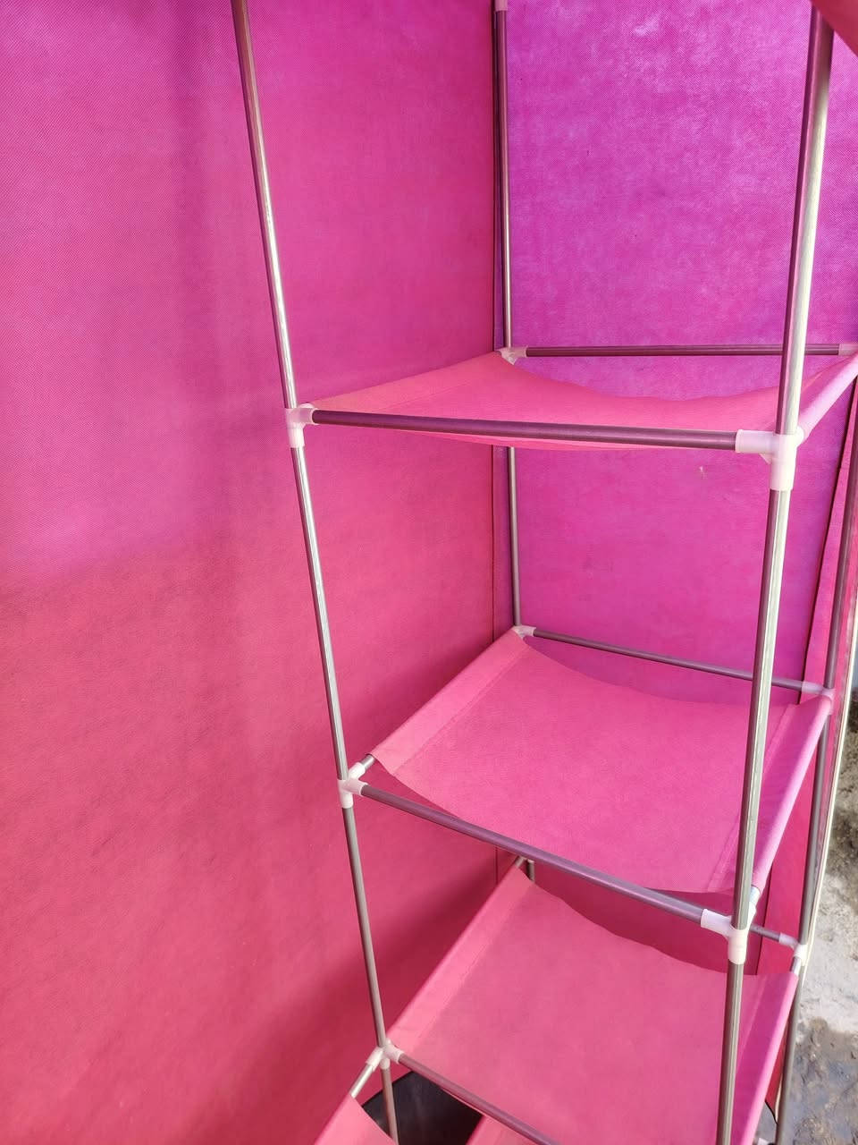 كنتورللبيع ارتفاع مترين بمتر يرهب للملابس وخفيق ومياخذ مكان عنوانه كربلاء حي الغدير *********** سعره25وبيه مجال
