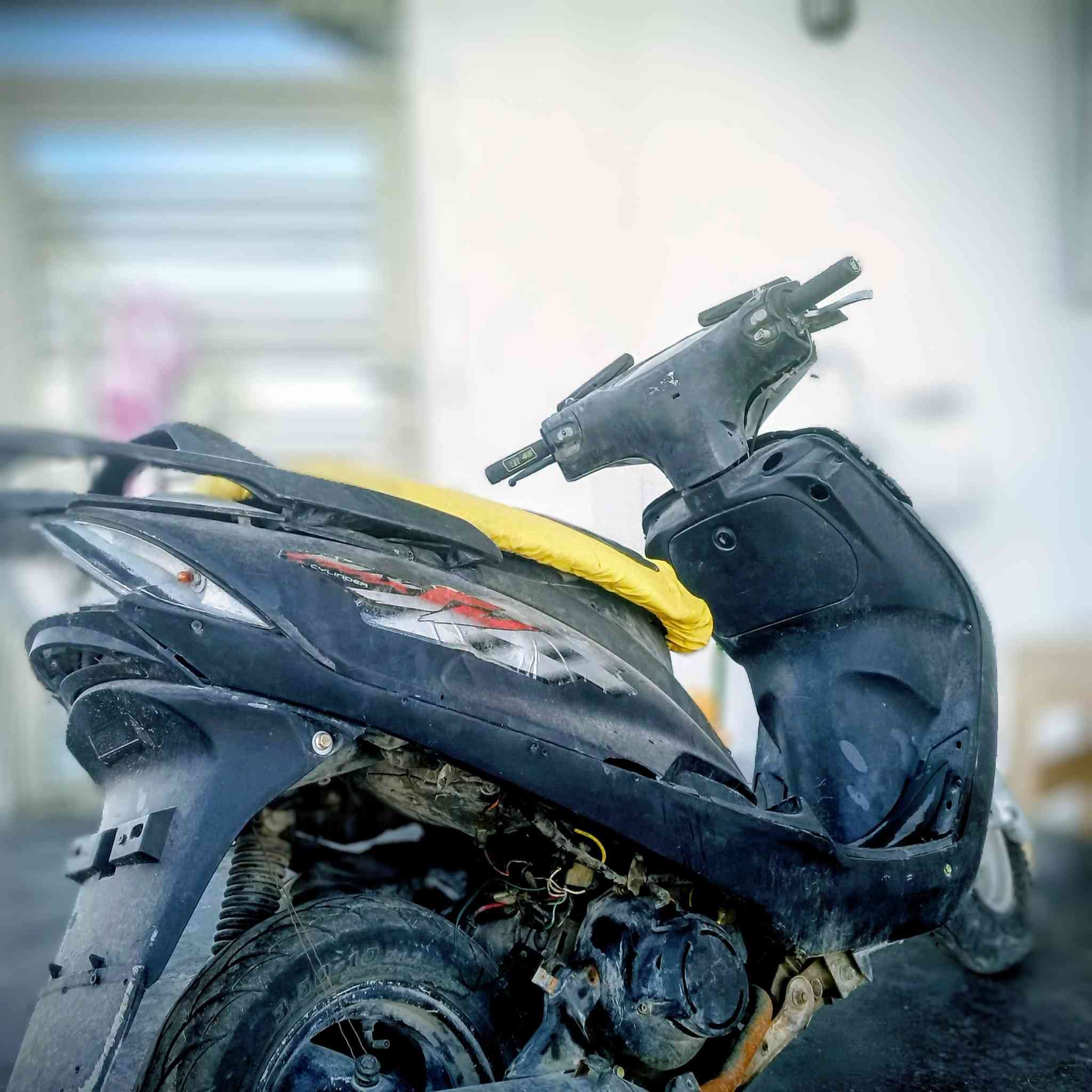 سلام عليكم. ماكس ثعلب للبيع دراجه نظيفه وجديده بس بيها خلل بل وايرات دير وماتخذ سرعتها 140سعرها 150قفل 🔐اتصل على الرقم 
((***********))عنوان بغداد حي جهاد
