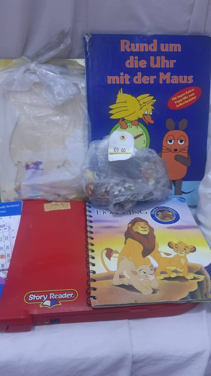 ~للبيع قصص و بازلات و كارتات~
متوفر ايضا مكعبات و قطع تعليمية و لعابات و العاب متنوعة تعليمية وسيارات و ملابس لعابات و اقنعة رعب و مجسمات و سكك سيارات ٣ انواع  والعاب اثاث و مطبخ و تحف و قطع متنوعة اخرى.... للحجز على الخاص او *********** متوفر واتساب.....للحجز ارسال رقمين و عنوان.....متوفر توصيل بغداد و محافظات ٥ الاف🚕
