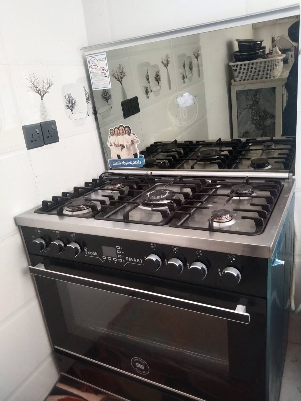 للبيع طباخ سمارت مستعمل شهرين ٣٥٠ بي مجال بسيط لوك صفر اخو الجديد ***********
