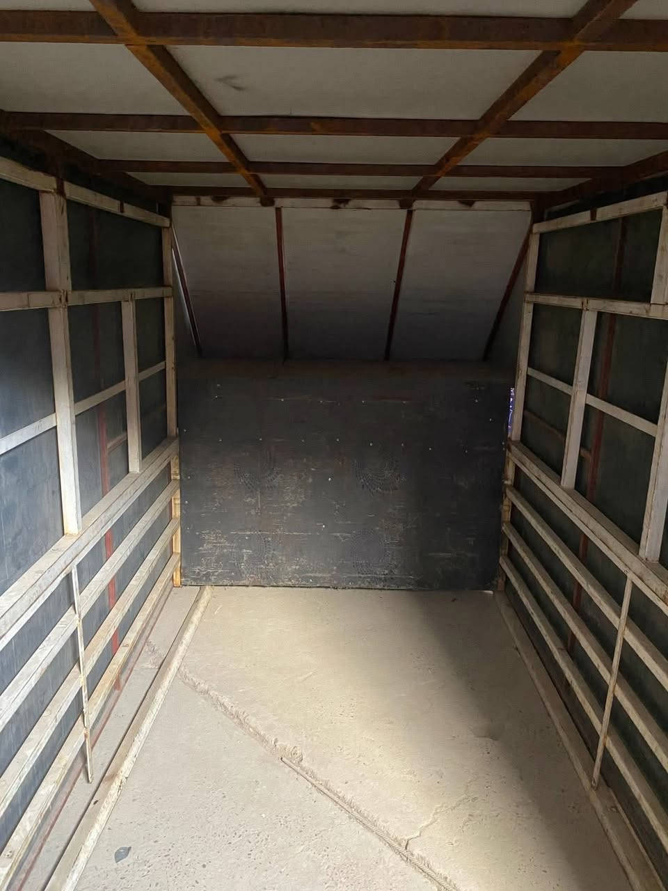 بوكس محجر كامل مال نثية للبيع نظيف جدا السعر ٢٧٥ الف قفل المكان بغداد
***********
