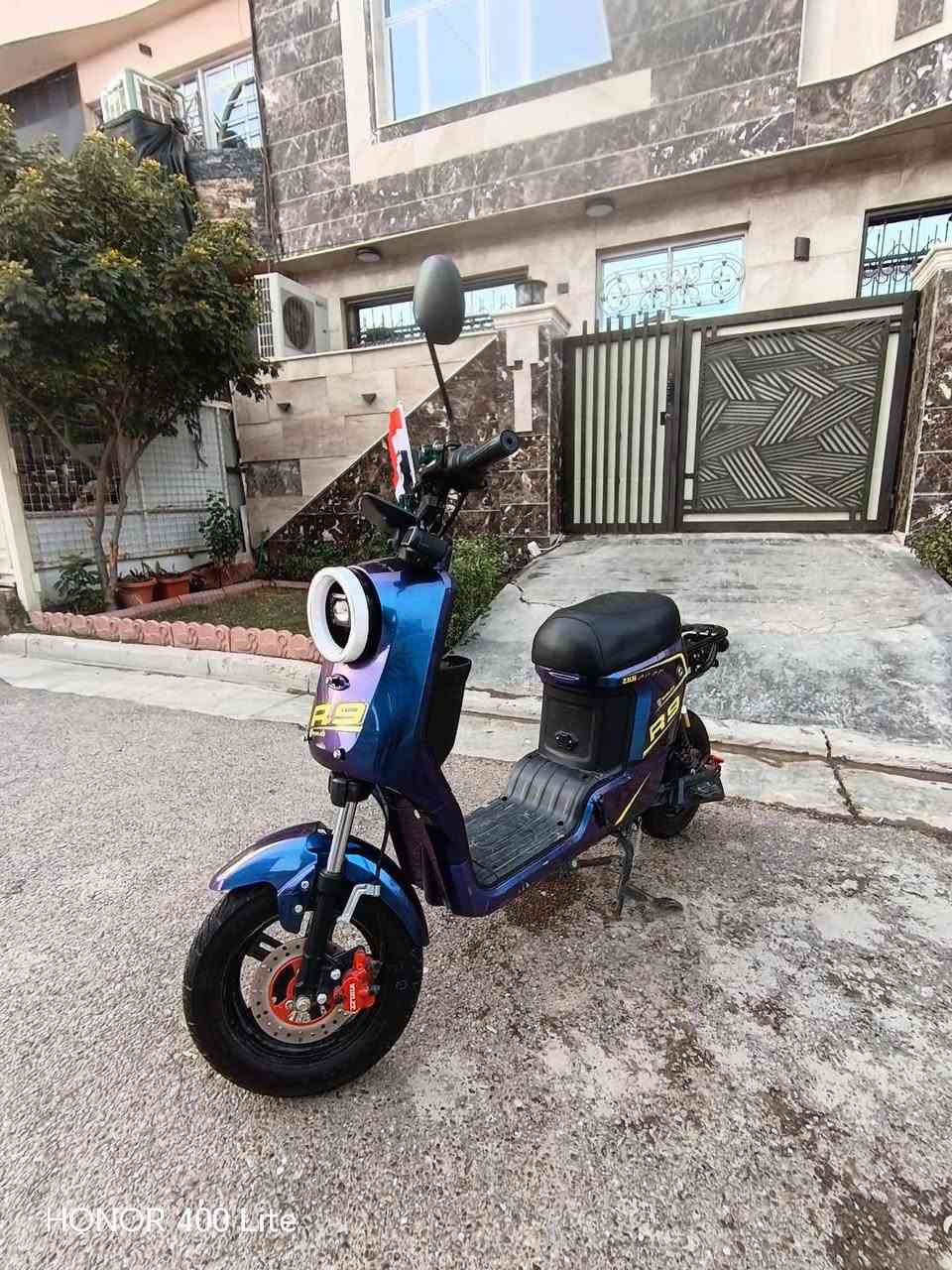 دراجه R9
السلام عليكم ورحمة الله وبركاته
دراجه شحن للبيع
5 بطاريات كبار
موديل 2025
هورن شغال
بريك خلفي أمامي شغال 
بلوتوث مو شغال
بك ترجع
سرعه 60 حقيقي
النقوصات جاملغ وكشن خلفي وتجايه خلفيه 
ملاحظة الدراجه مبدله بطاريات جديد قبل شهرين
السعر (375) وبيها مجال للطيبين
مكان الدراجه بغداد حي الجهاد
رقم الهاتف (***********)
