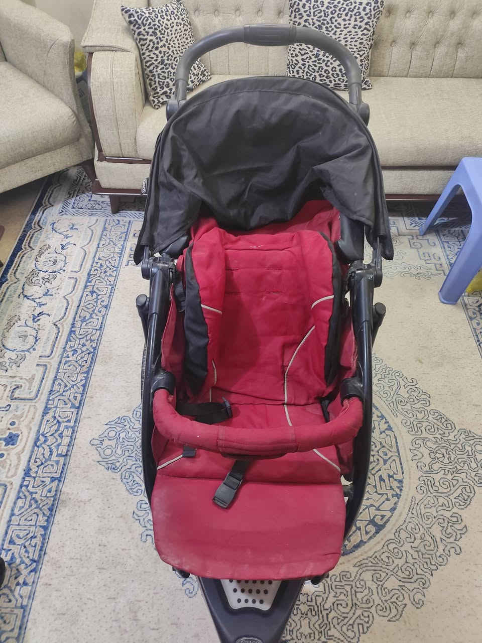 السلام عليكم 
عربانة طفل ماركة كراجو نضيفة وقوية وكبيرة وتتحمل وزن يوجد توصيل داخل بغداد السعر ٦٠ الف للتواصل واتس اب ***********
