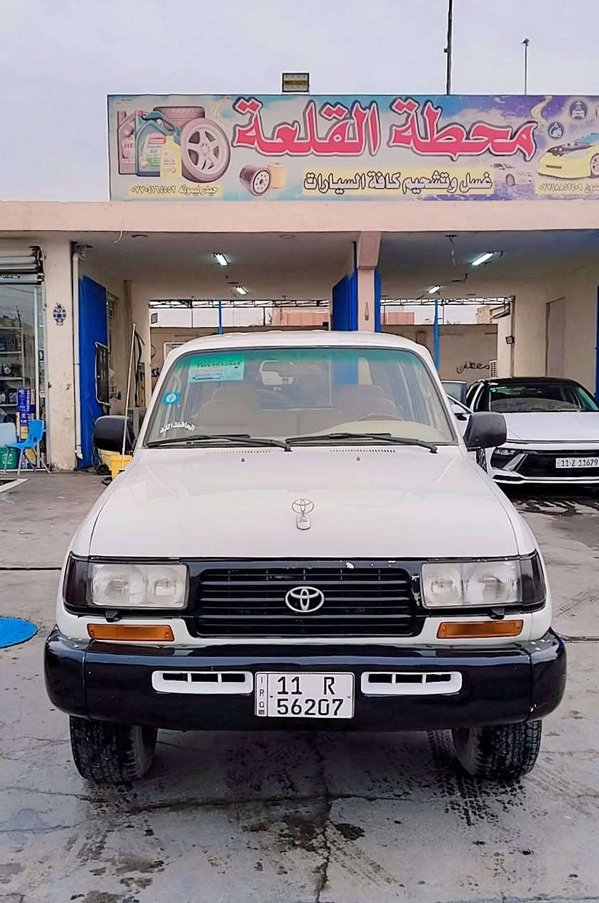 السلام عليكم
للبيع لاندكروز 
موديل 1995
رقم بغداد دولي 
باسمي شرط التحويل 
محرك بلادي1fz 
بانزين بخاخ سته اسلندر
كير اوتو
فور ويل 4×4 
دبل تانكي 
تخم تاير جديد 
كهربائيات كلها شغاله 
العنوان بغداد 
السعر 93 وبيها مجال للشراي
رقم الهاتف ***********
