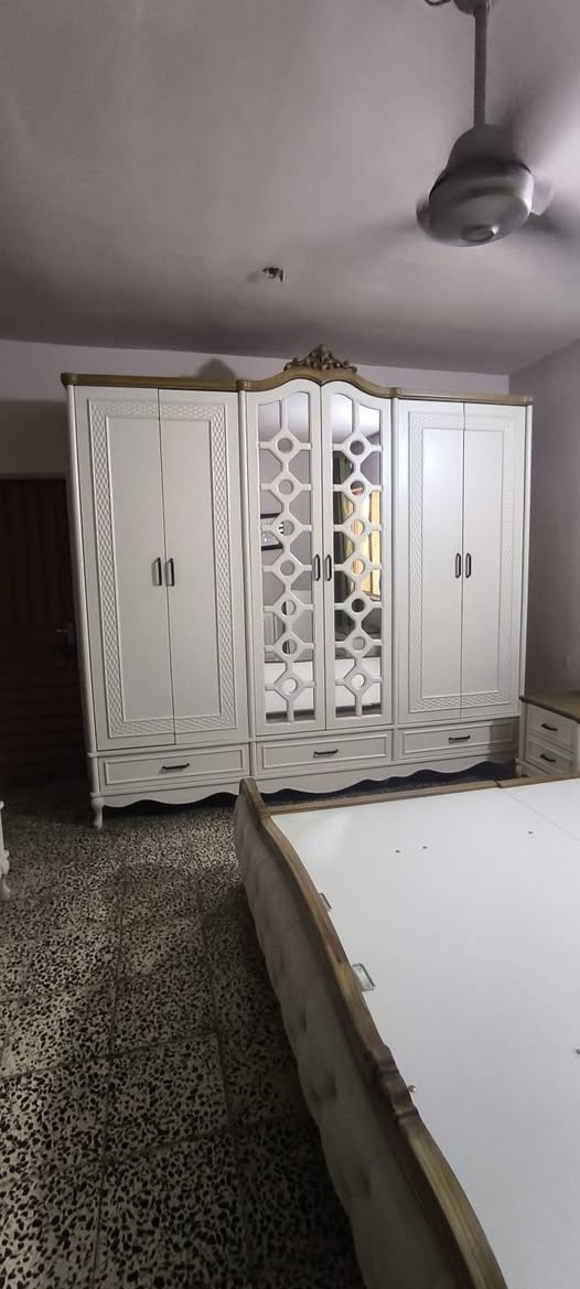 السلام عليكم/غرفه نوم للبيع جديده كلش ما مستخدمه مكاني بغداد
السعر ٢مليون 
***********

***********
