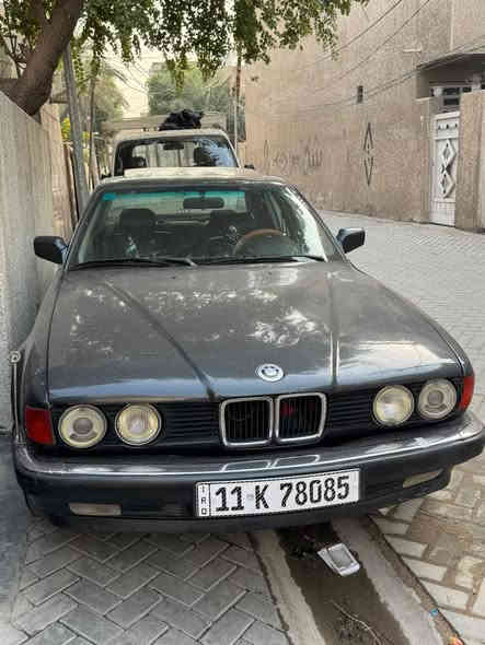 السلام عليكم ورحمة الله وبركاته 
بي أم لبيع مديل ١٩٩١ 
حجم ٧٣٥ 
مكينه ٣٥٠٠.    ٦سلندر 
صدر جديد 
سلايت قماره شغاله طكتين 
تخم تاير جديد 
ما بيه نقص ان شاء الله كهرباء كله شغال 
مكينه حلوه كلش 
السياره رقم وهزه جدد صار سبوع من حولته باسمي سنويه ٢٠٢٧ 
رقم انكليزي بغداد. مكاني بغداد الامين الثانيه 
السعر ٤٤ وبيه مجال بسيط 
خابر وتدلل   ***********
