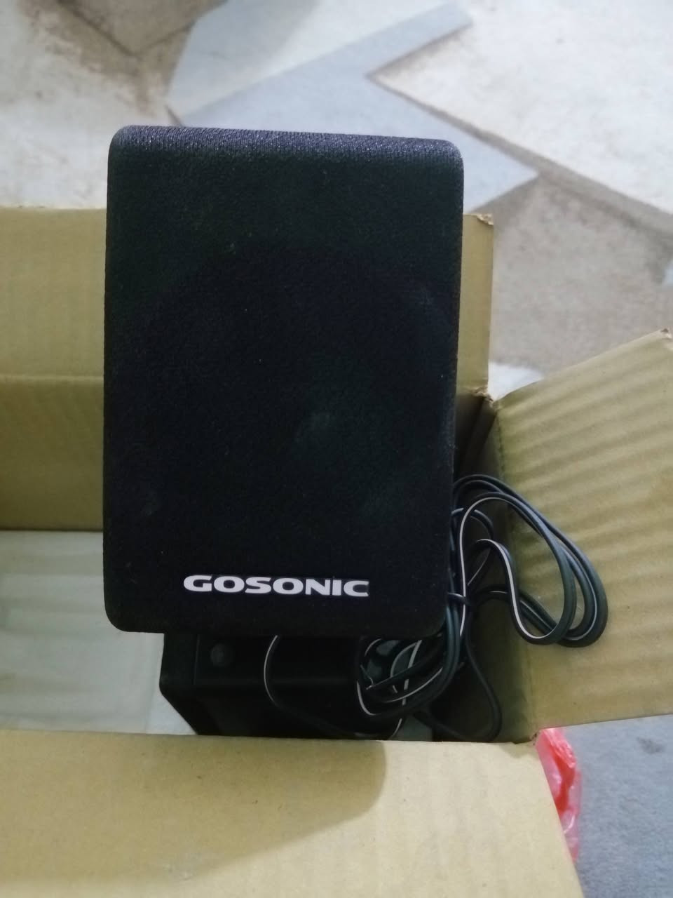 السلام عليكم سماعات للبيع مامستخدمات ***********
