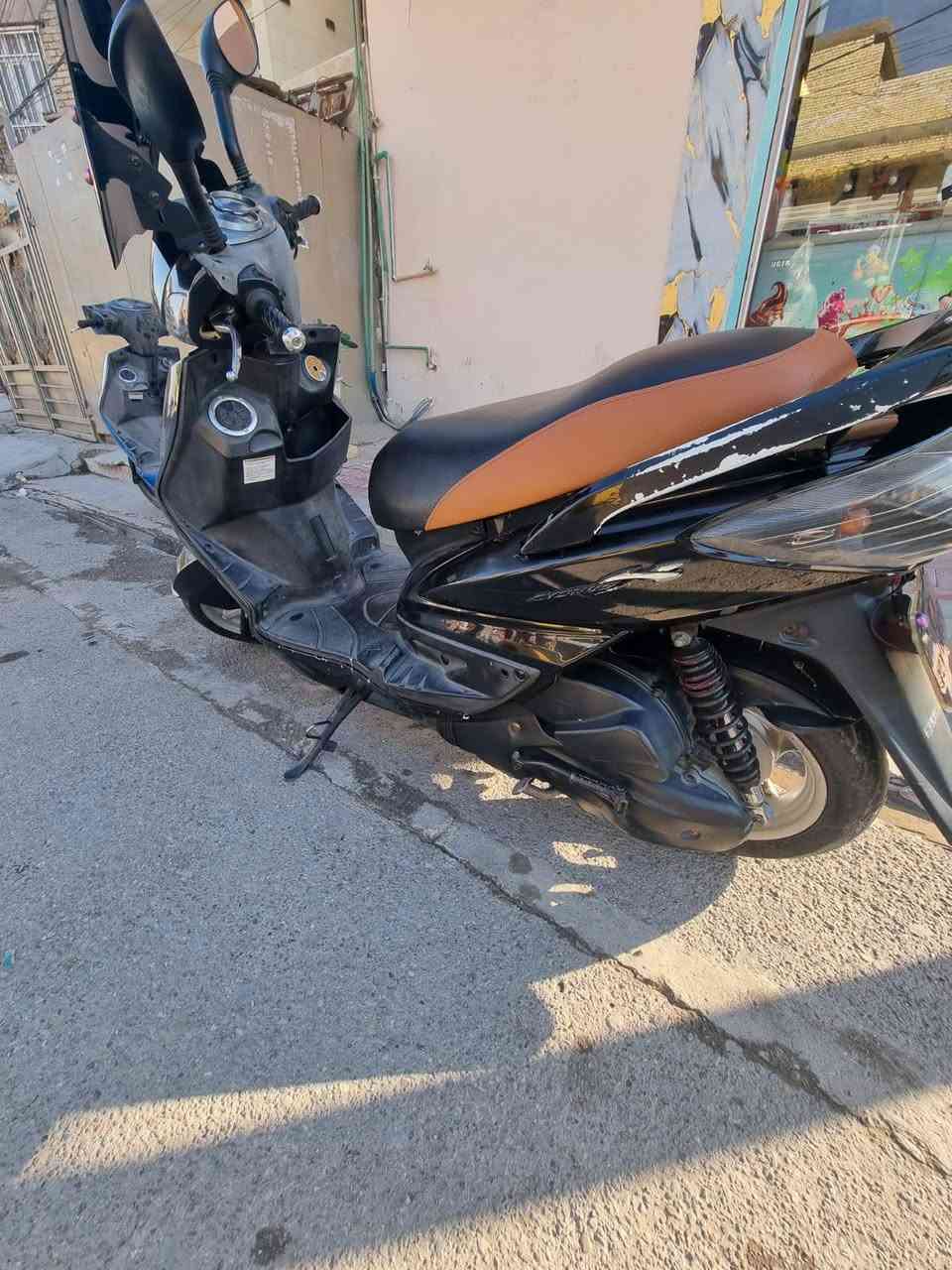 سلام عليكم دراجه سكنس فحل البيع دراجه نضيفه شكد متصور كهربائيات كلها شغاله سعر 900 مكاني بغداد الكماليه *********** هاذا رقمي بي واتساب
