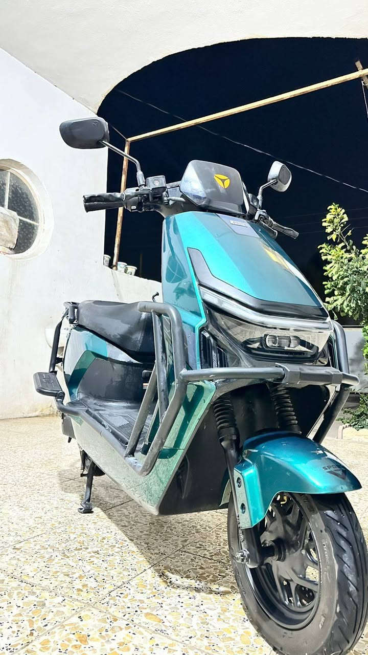 دراجة شحن من شركة ياديا العالمية
الدراجة ماشية 2000 كيلو فقط 
المواصفات 

1-قدرة الملف 1200واط

2-القدرة القصوى للملف 2400 واط

3-حجم البطارية 72فولت كرافين 

4-عدد البطاريات 6

5-بريك دسك امامي وخلفي 

6-السرعة 58كم /ساعة 

7-المسافة المقطوعة للشحنه الواحده 72كم 

8-مثبت سرعة 

9-نظام رجوع بك 

ملاحظة .... ضمان سنتين على الملف والبطاريات 

وضمان سنة على العقل 

للاستفسار الاتصال علي الرقم 

***********

السعر مليون ومية وبيها مجال
