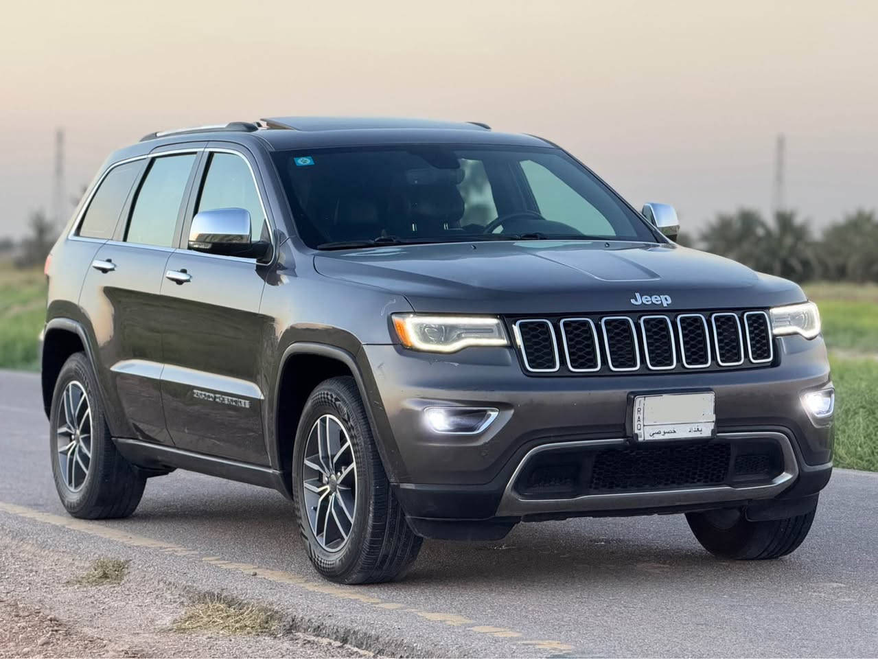 السلام عليكم

جيب موديل 2020 لميتيد فول مواصفات  
حااادث خلفي بدون ايرباك 
المحرك : V6.  3.6L
ماشيه 97 الف كيلو متر حقيقي جديده كلش
بيها  الجاملق الخلفي والباب صبغ  
 رقم بغداد بأسمي جاهزه من كلشي
المواصفات 
* دفع رباعي 4x4 . 
* سقف بانوراما . 
* شاشه كبيرة 8.4 انج . 
* ستيرن كهربائي . 
* المصابيح الأمامية زنون . 
* كشافات الضباب زنون .     
* تشغيل عن بعد .
* صندوق كهربائي .
* حفظ وضعيات الجلوس (ميموري) .
* المقاعد الأمامية كهربائية .
* المقاعد الأمامية تبريد وتدفئة .
* سستم صوت الباين. 12 سماعه مع دمام خلفي
* حساسات أمامية
* حساسات خلفية . 
* كاميرا خلفية .
* تدفئة ستيرن
* المرايا الجانبية قابلة للطي .
* مرايا متحسسه للضوء العالي . 
* بلوتوث تلفون . 
* محدد سرعة . 
* نظام التشغيل والاطفاء الاوتوماتيكي ( Auto Start System ) .
رادارات جانبية 
نقطه عمياء
وبعد بيها هواي مواصفات
السعر 188 وبيها مجال
العنوان بغداد 
للاستفسار ***********
*********** بغداد, العراق
