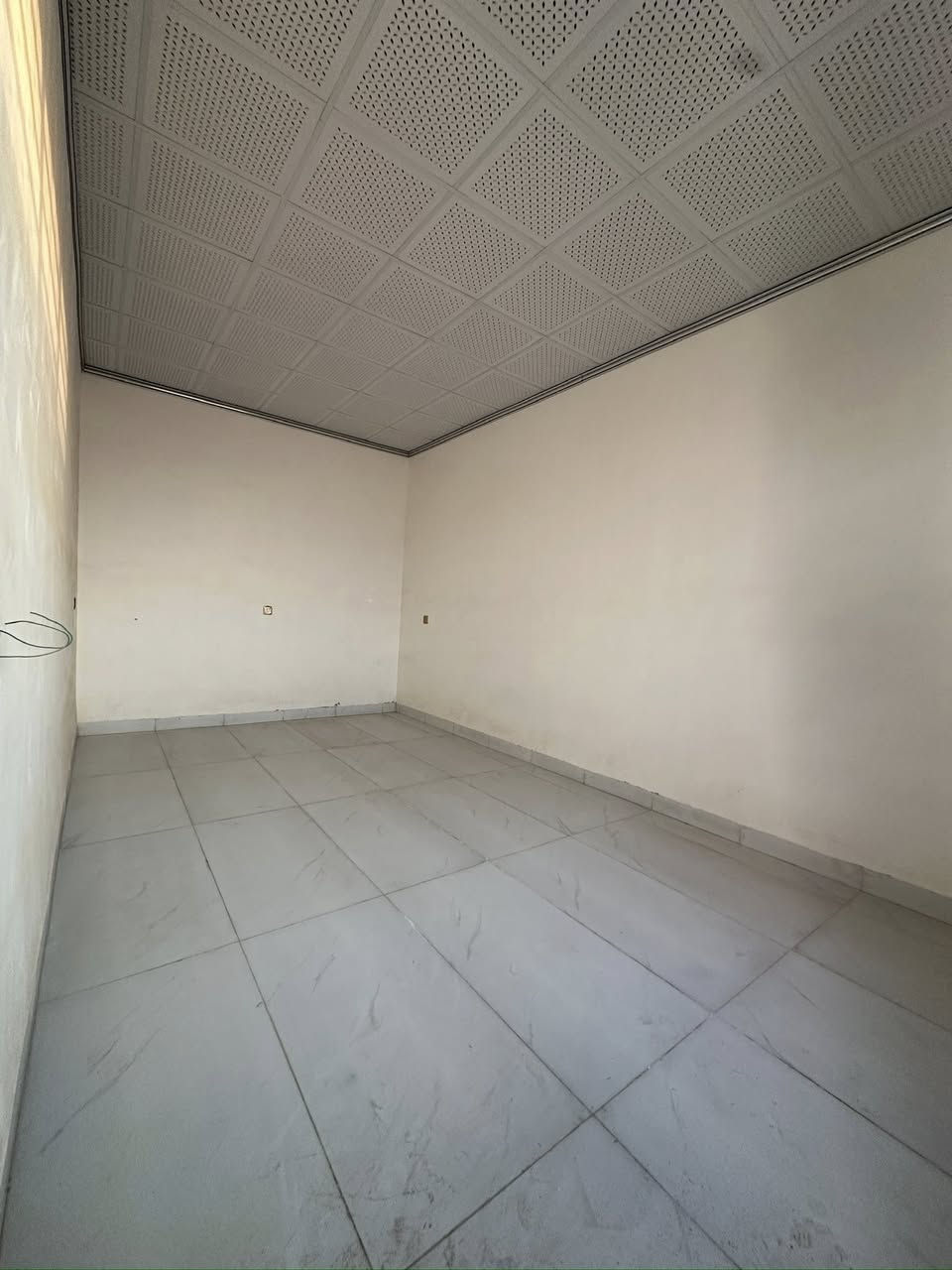 دار للبيع ركن( ديوم منطقة ١٦٠٠٠ الف   ) 
مساحة /100 متر  ركن 
وجه  /10  متر 
نزال /10 متر 
شارع ١٥ متر
قريب كلش من الفلكة 
3 غرف نوم 
مطبخ معزول +هول + استقبال 
صحيات عدد٢ 

***********
