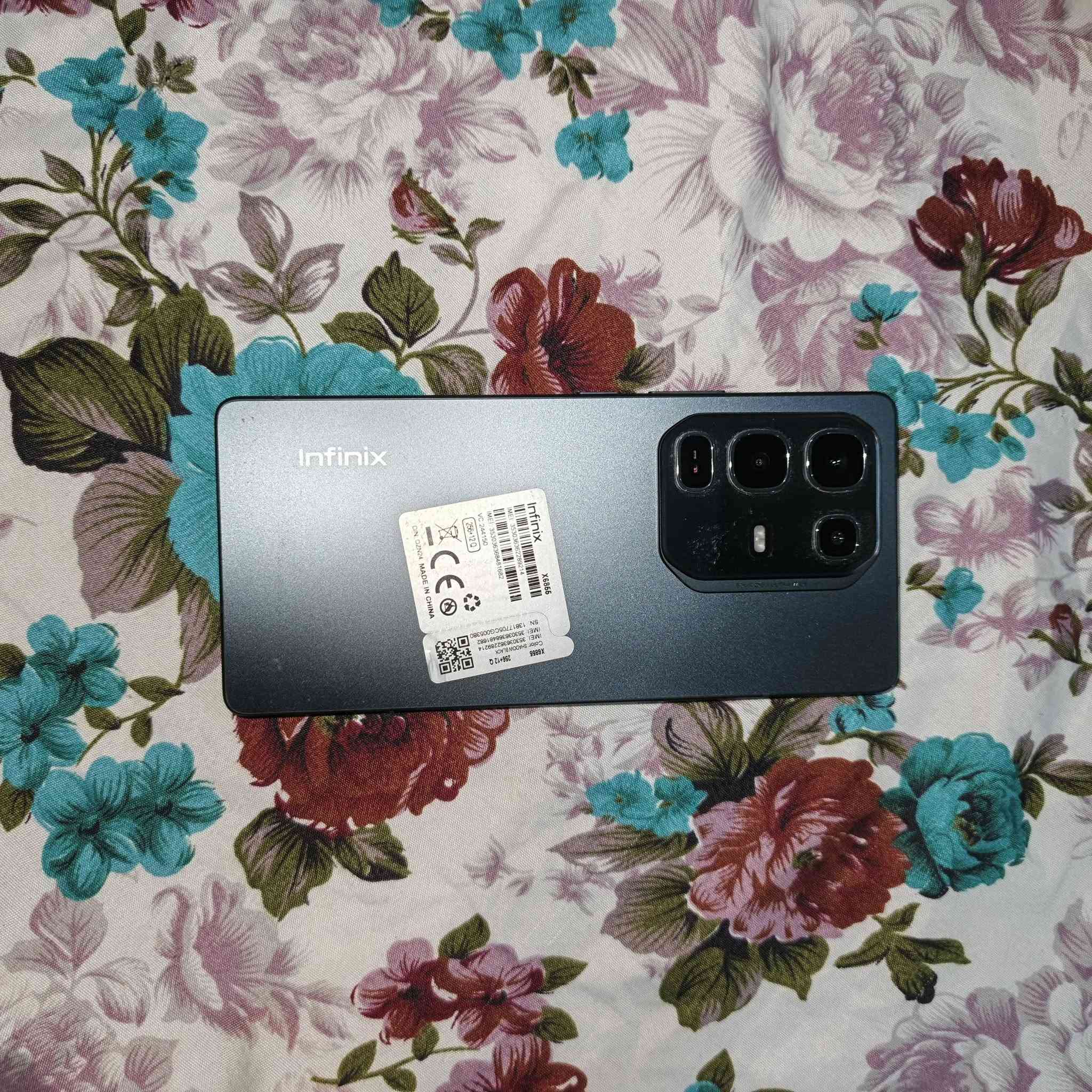 السلام عليكم موبايل Infinix NOTE 50 Pro
الموبايل جديد قبل شهر اشتريته الزكه مال الشاشه مال الشركه بعده بي فول النضافه 95 % كامل ملحقاته 
شاحنه 90W يعني 17دقيقه من 0 الى 100
هتفوت المدخل العريض وليس الابره يتخله ويه مكان الشاحنه
شحن لا سلكي 30W تقريب نص ساعه من 0الى 100
الموبايل يشغل 60فريم ببجي حقيقي 
الذاكره 256 
العشوائية 12+12 وليس 6+6
البطارية 5200ملي امبير الكبيره يوموين متواصل يدوم شحنه 
اذا متعرف سعره لتجي اتعاملني واذا مو شراي لا اتعبني ولا اتعبك وذا شراي اخليك عله راسي المكان واسط العزيزيه 
رقم الهاتف ***********
