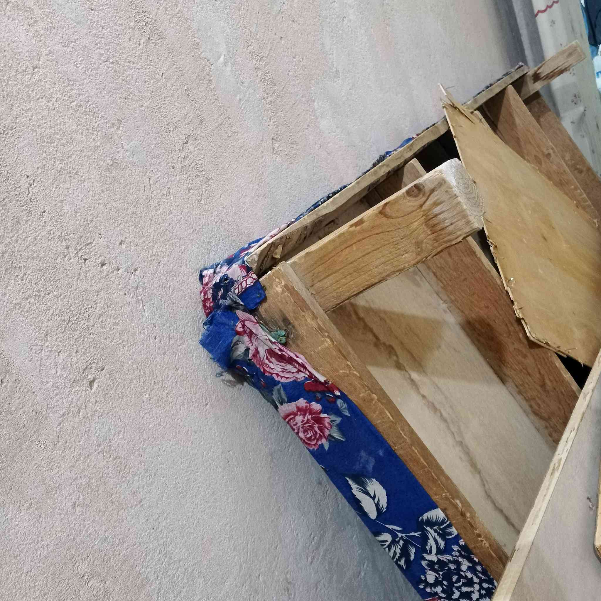 غرفه نوم مستعمله للبيع السعر 200 الف للتواصل ***********
