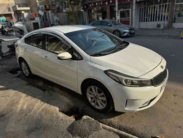 السلام عليكم كيا سيراتو 2018 خليجي للبيع ماشيه 136 km يعني 85 ميل رقم اربيل باسمي تحويل ثاني يوم 
المواصفات 
محرك 1600 دوش
كير atm 
مري شفط وكهرباء 
اشاير مري
تبريد ثلج وتدفئه
5 ويل كب 
الضرر طخه خلفيه وأمامه موضح بالسونار بيها تبديل بنيد وصبغ جاملغ أمامي ونص باب وشبر بالتكمه ناشر السونار السعر 125 وبيها مجال عنوان بغداد الكريعات للاستفسار الاتصال على الرقم ***********
