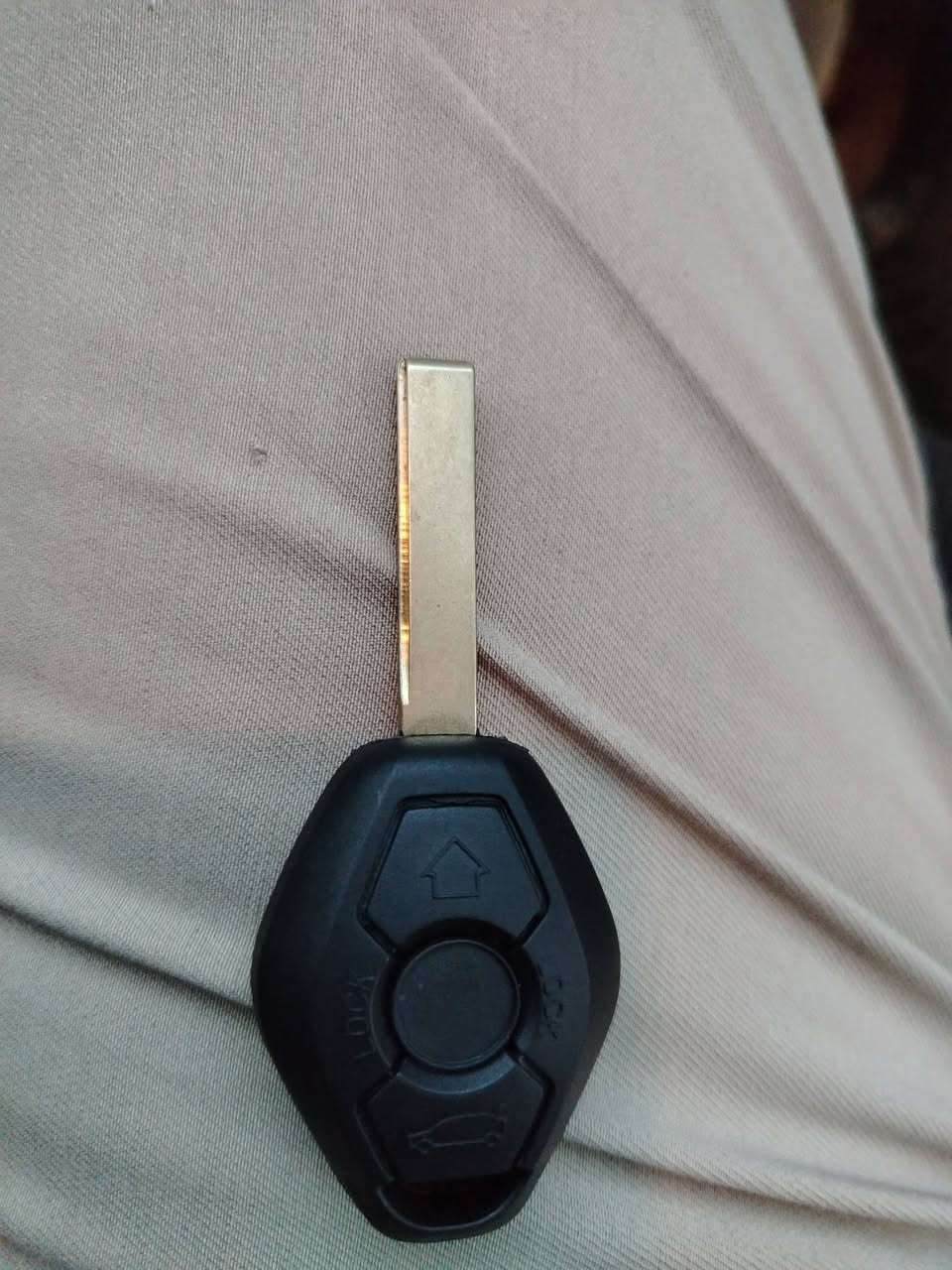 سڵاو هاوڕیان
سویچی بیلادی BMW هەیە سیتەمی خۆی تێدایە ڕەپتی سەیارەکە ئەبیەت 

کردنەوە و داخستنی . دەرگا و جام و سنووق و سڵایت 

BMW i39

BMW X5

BMW i38

BMW i46


**إذا كنت صاحب هذا الإعلان وتريد حذفه لأي سبب، رجاءا أرسل رسالة إلى الدعم الفني**