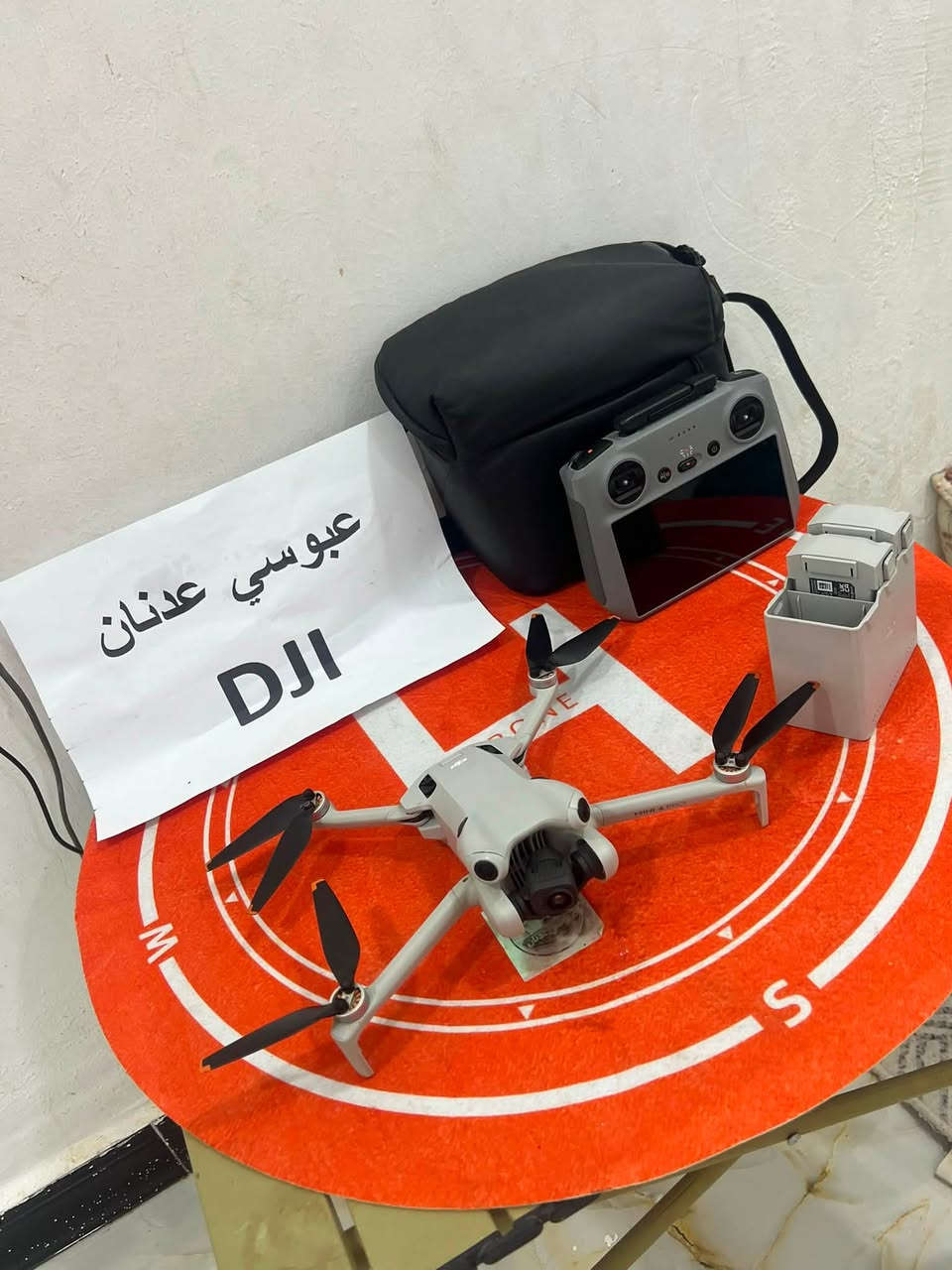 Mini 4 pro
كومبو بلاص نضافه 97 
كامل ملحقات شاحن بطاريات جوستك درون 
جنطه 
***********
مكاني كوت
