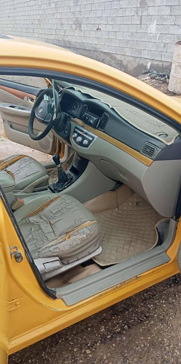 سلام عليكم ليفان مديل 11مكفولة رقم نگليزي مكينة وكير حدادية جديد تخم تاير كهرباية  مصفرة هية وغرامات لسعر 35وبية مجال مكان دوانية 

رقم الهاتف ***********
