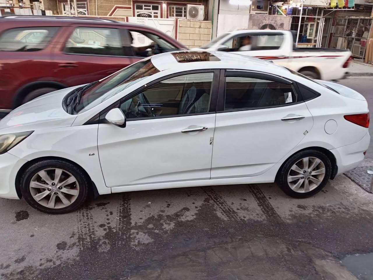 مكلف بالنشر مكلف بالنشر الرقم موجود للاستفسار من صاحب السيارة 
اكسنت موديل 2012 فول مواصفات 1/1 منضومه زينون ومنضومه تبريد كامله جديده تخم تاير جديد السعر 105 وبيه مجال رقم *********** بغداد, العراق
