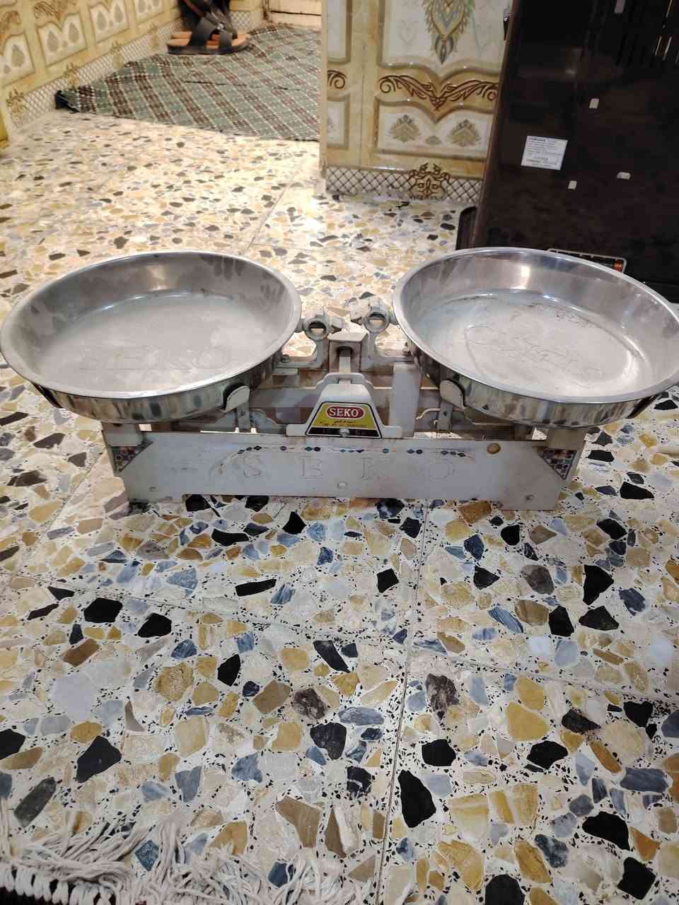 ميزان نظيف مع الاوزان كربلاء الحرالسعر25الف***********
