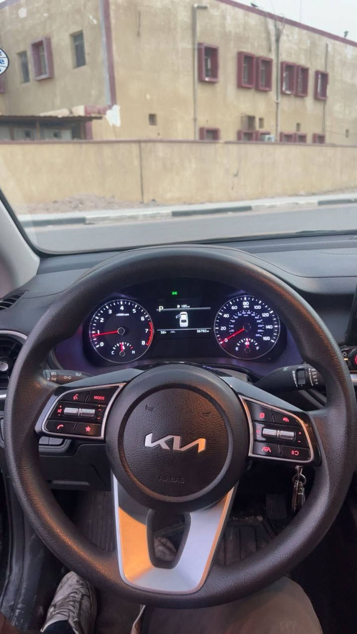 ‏السلام عليكم
‏سياره كيا فورتي موديل 2023
‏السياره عميه بدون ارباك ضربتها مثل ماموضح بلصوره السياره جديده وبعدها على الوكاله وارد امريكي
‏السياره جاهزه من كلشي مكاني البصره
‏السعر 135 وبيها مجال  ***********
