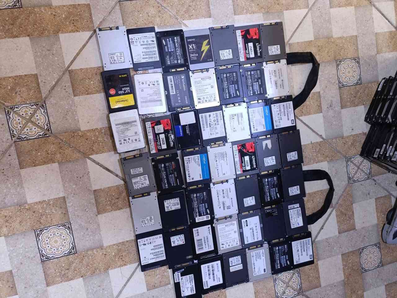 30 pyasa 128ssd SATA 150dh.
50 pyasa 256ssd SATA 250dh
30 pyasa 500g SATA 400dh 
30 pyasa 1tb hdd 3,5 380dh 
5 pyasat 2tb hdd 3,5 600dh 
6 pyasat 500g hdd 2,5 100dh
3 pyasat 1tb hdd 2,5 350dh 
1 pyasa 640g hdd 2,5 150dh 
30 M2 128g 90dh
15 M2+NVME 256g 240dh 
6 pyasat 500g nvme 450dh
0600974922 المحل في اليوسفية وكندير توصيل


**إذا كنت صاحب هذا الإعلان وتريد حذفه لأي سبب، رجاءا أرسل رسالة إلى الدعم الفني**