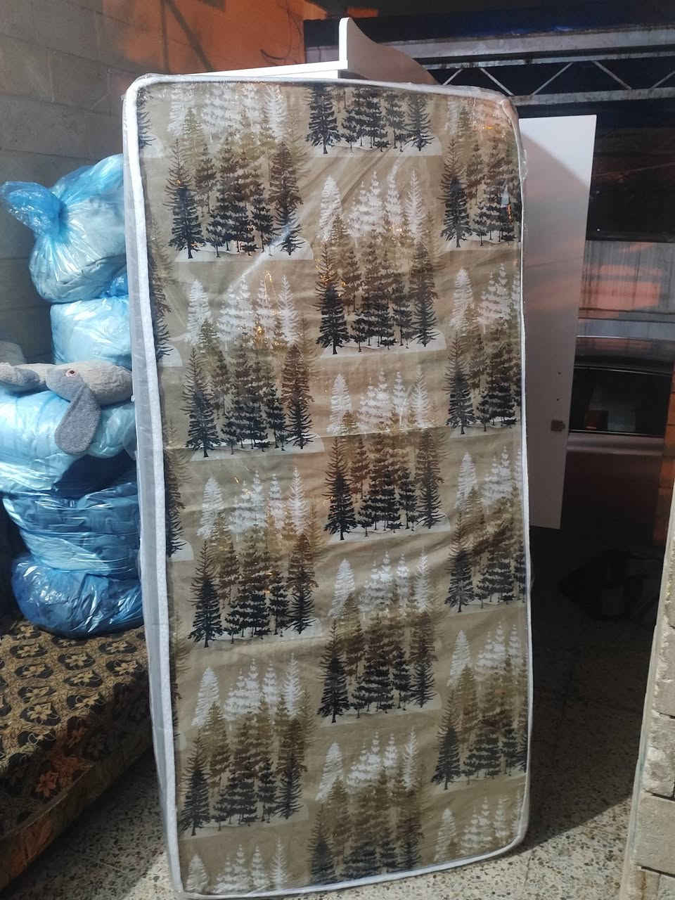 سرير نوم اطفال نفر واحد جديد مستعمل استعمال بسيط وميز تواليت وقنصور بابين المكان حي الطيران السعر 250 الف
رقم صاحب الاغراض ***********
