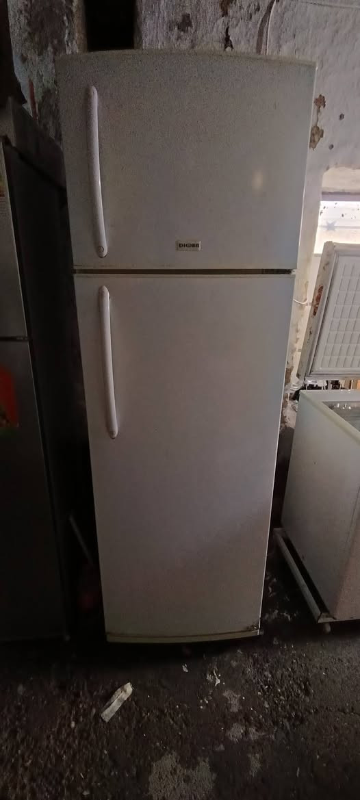 السلام عليكم. ثلاجة مستعملة للبيع ششششرط فول تجميد تبريد وحيل نظيفة /السعر 120 وبيها مجال بسيط وهذا رقمي ***********
