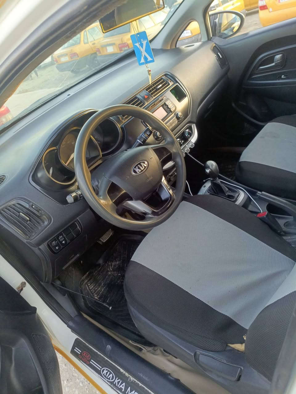 السلام عليكم كيا ريو موديل 13 رقم قادسيه خليجي مكينه 1600 دوش مكينه كير حداديه كهربائيات تخم تاير تبريد جاهزه بيها خياسات بسيطه بل دوس السهر 68 وبيها مجال بسيط ***********
