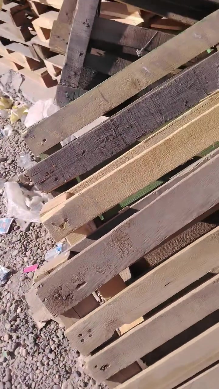 السلام عليكم سكيب خشب سعر القطعه 3,500 بي مجال رقم الهاتف ***********
