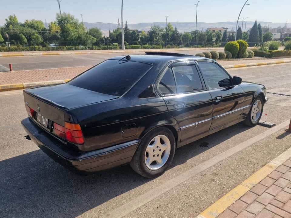 BMW
520ێاڕم پلاستیک سلێمانی مۆدێل١٩٩٣بە هەیکە530 مەکینەو گێڕی 520 گێڕومەکینە و ێاڕم و ئەوەلیات بەشەرت دەحم و لێدراوی هیج نیە گێڕحادیە زۆر بەقووەتە تەقەو ڕەقەی هیج نیە سەیارەکە زۆر مەسبووتە مەسروفی نیە سحری 27گەڵاو محامەلە شوێن سلێمانی *********** السليمانية, العراق
