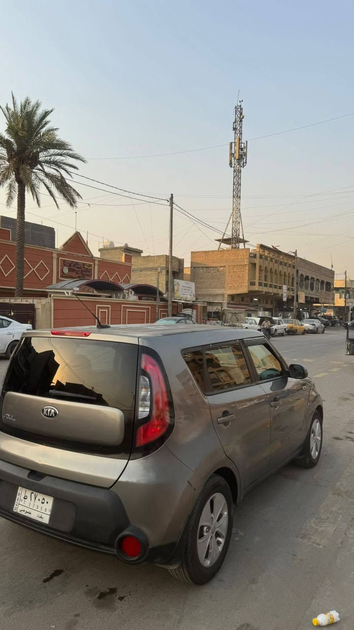 كيا صول ٢٠١٦ وارد أمريكي 
محرك جيدجدا ١٦٠٠ 
كير جيدجدا 
صدر جديد مع تخم دبلات جديده
سياره باسمي رقم بغداد 
تبريد تدفئة جيدجدا 
ماشيه ١٨٠ ألف ميل 
بيه صبغ بابتين مع هلال الخلفي 
مكاني بغداد الحريه 
رقم *********** 
سعر ٩٥ بيه مجال بسيط بغداد, العراق
