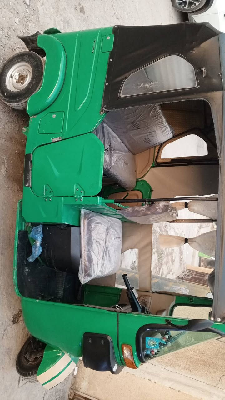 السلام عليكم تكتك للبيع المديل 22ش10تكتك مكفولة من الضربة ولصبغ مكينة جديدة بس زنجيل مبدل  المكان بغداد حي الجهاد  للستفسار الاتصال ***********
