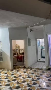 خلف استاذ مفيد • ١٢٠م • مشتمل