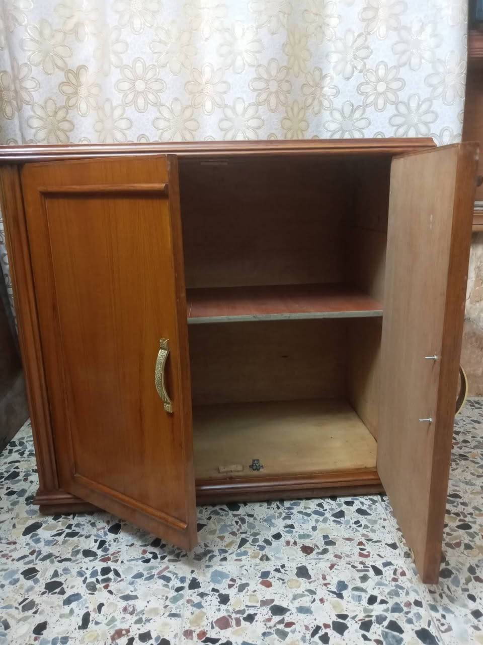 جزامه صاج تزكام مستعمل شغل درجة اولى عرض 85سم ارتفاع 77سم عمق 40سم السعر 50 وييها مجال العنوان بغداد حي الإعلام سوق اميمه  حي الشباب نهايته الشارع فرع ماركت فريش موبايل عراقنا وتساب بي 
*********** 
***********
يوجد توصيل غير مجاني داخل بغداد فقط
